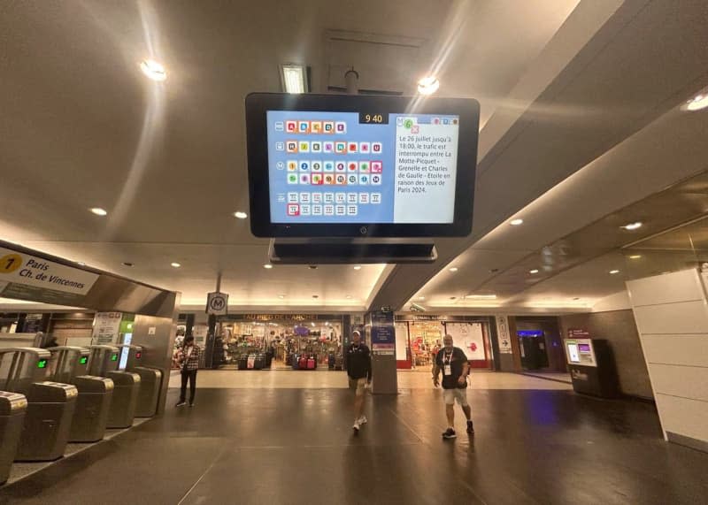 A general view of an information board at La Defense station in Paris. France's high-speed rail network has been severely affected after it was targeted by several arson attacks hours before the opening ceremony for the Olympic Games in Paris, rail operator SNCF said on 26 July. Peter Byrne/PA Wire/dpa