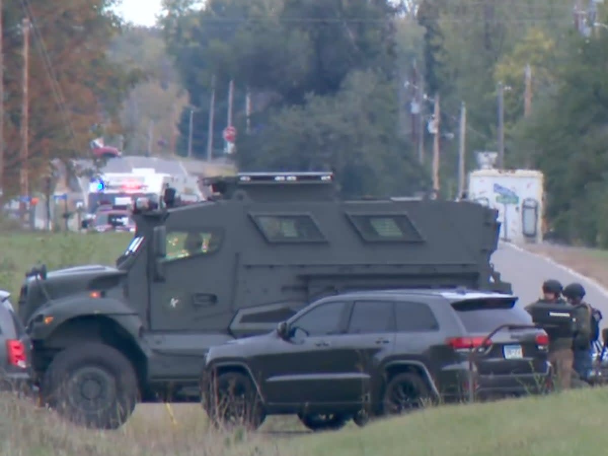 A heavy police response vehicle and officers in tactical gear wait near a Princeton, Minnesota property where five law enforcement officers were shot (screengrab/ Fox9)