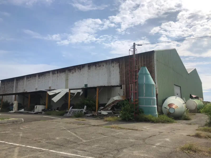 ▲台南將軍區的馬沙溝漁港建立於1958年，如今多數周邊建物已被拆除，僅剩造船廠還完整保留，但也荒棄未做使用。（圖／記者陳采沂攝影）