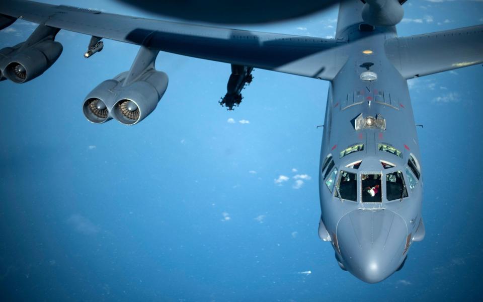 A U.S. Air Force B-52 Stratofortress approaches a KC-135 Stratotanker - Sgt. Emerson Nunez/Alamy Stock Photo