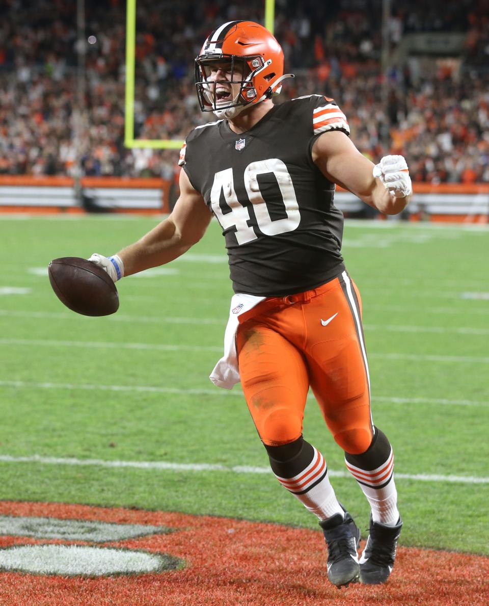Cleveland Browns fullback Johnny Stanton IV celebrates his touchdown against the Denver Broncos on Thursday, Oct. 21, 2021 in Cleveland, at FirstEnergy Stadium. The Browns won the game 17-14. [Phil Masturzo/ Beacon Journal]