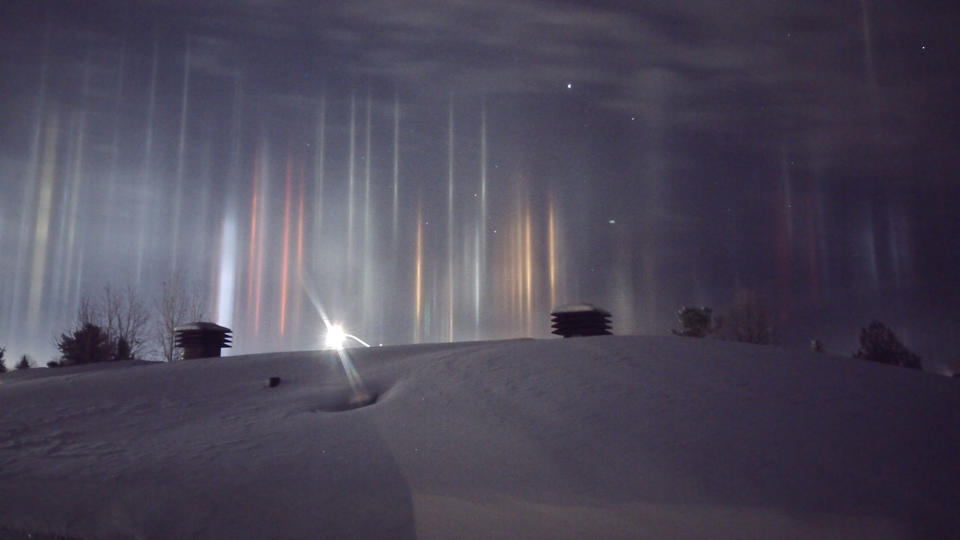 Light pillars like these seen in northern Ontario can lead to UFO reports. <cite>Timmy Joe Elzinga, <a href="http://www.youtube.com/timmyjoereviewsanything" rel="nofollow noopener" target="_blank" data-ylk="slk:YouTube;elm:context_link;itc:0;sec:content-canvas" class="link ">YouTube</a></cite>