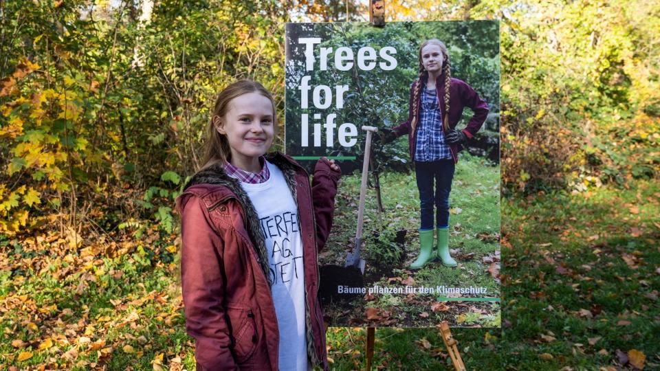 Mirella Schulze (Tilda Jenkins) hat die erfolgreiche und medienwirksame Kampagne "Trees for Life" ins Leben gerufen. (Bild: TVNOW / Julia Terjung)