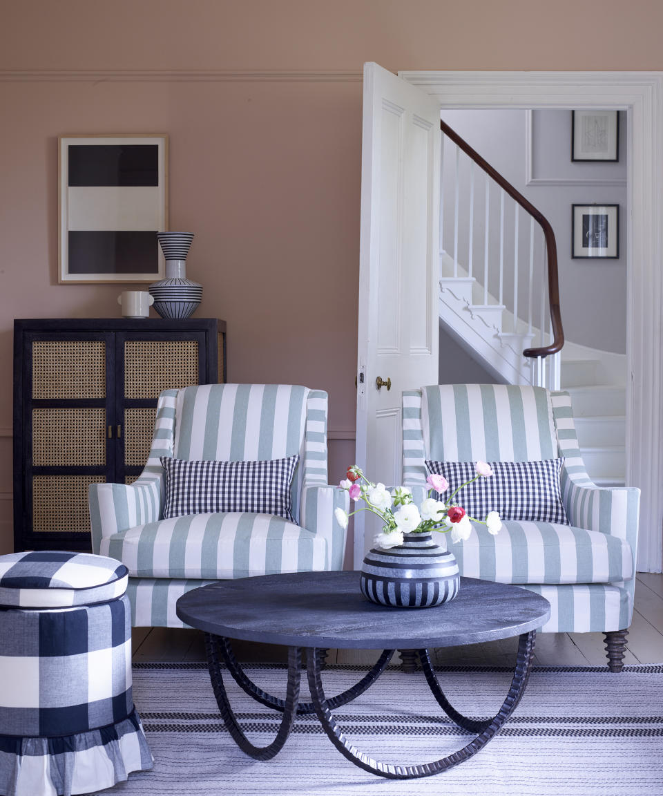 24. DECORATE WITH STRIPES TO MAKE SMALL LIVING ROOMS FEEL BIGGER