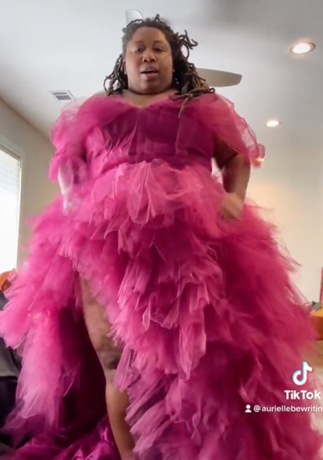 Lizzo Sends Poet Aurielle Marie Her 2019 American Music Awards Dress To