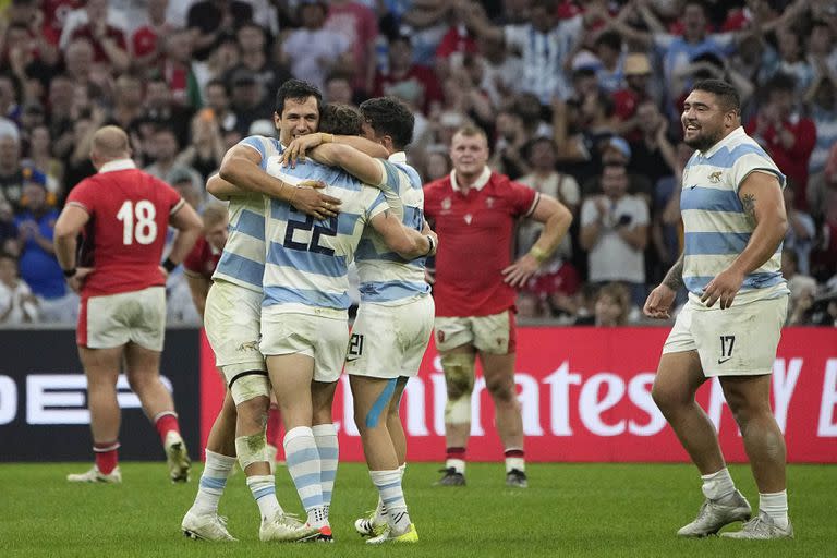 La celebración de los Pumas en el estadio Vélodrome,de Marseille