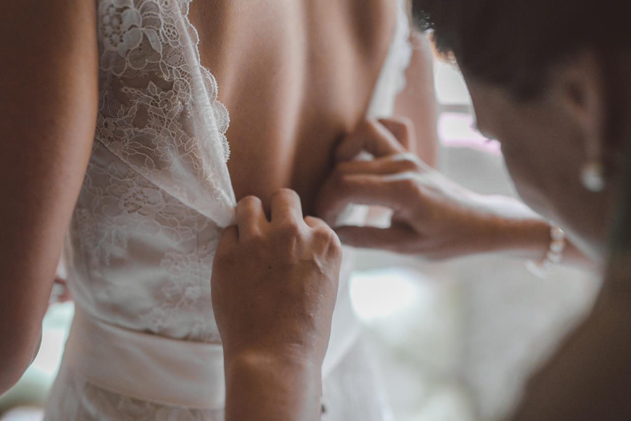 Ein Hochzeitskleid ist immer etwas besonderes. Ein Brautkleid aus Buttercreme und Biskuit hat jetzt allerdings sogar einen Weltrekord gebrochen. (Symbolbild: Getty Images)