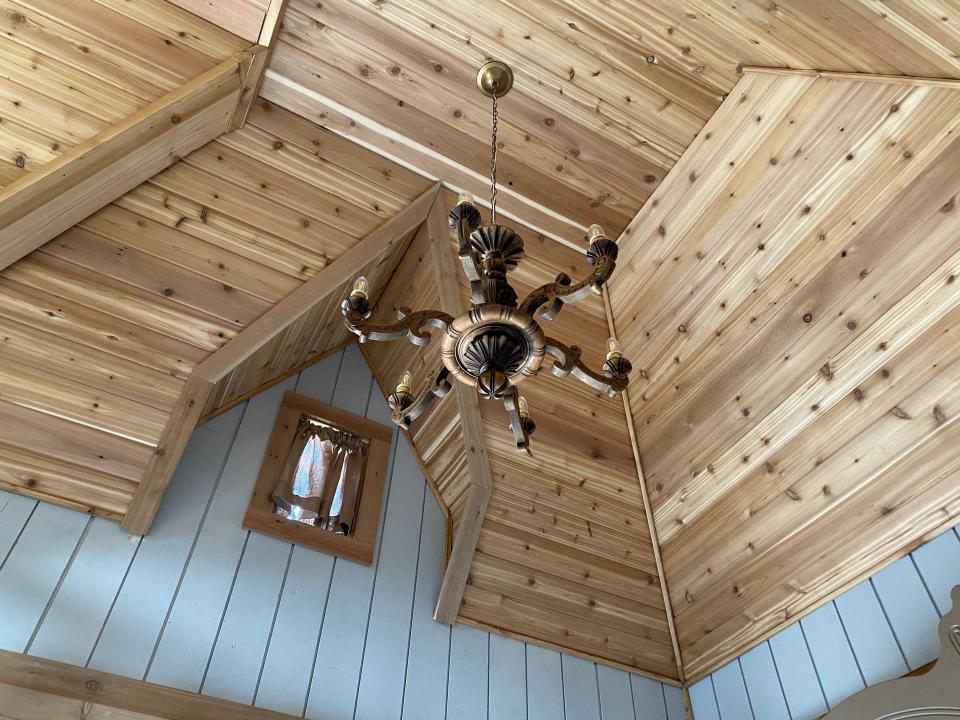 high wood ceilings in belle's cottage