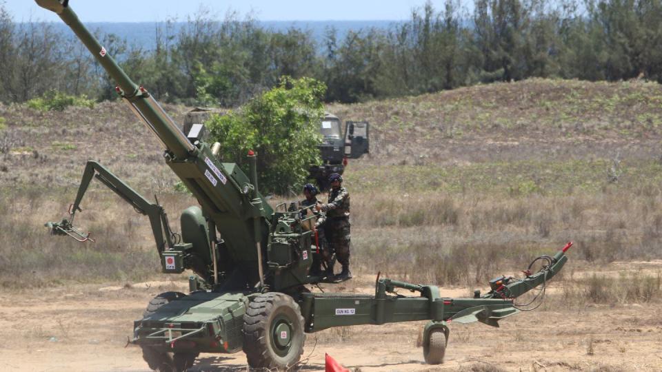 The Dhanush 39-caliber, 155mm towed howitzer has been modified into a 52-caliber gun. (Gordon Arthur/Staff)