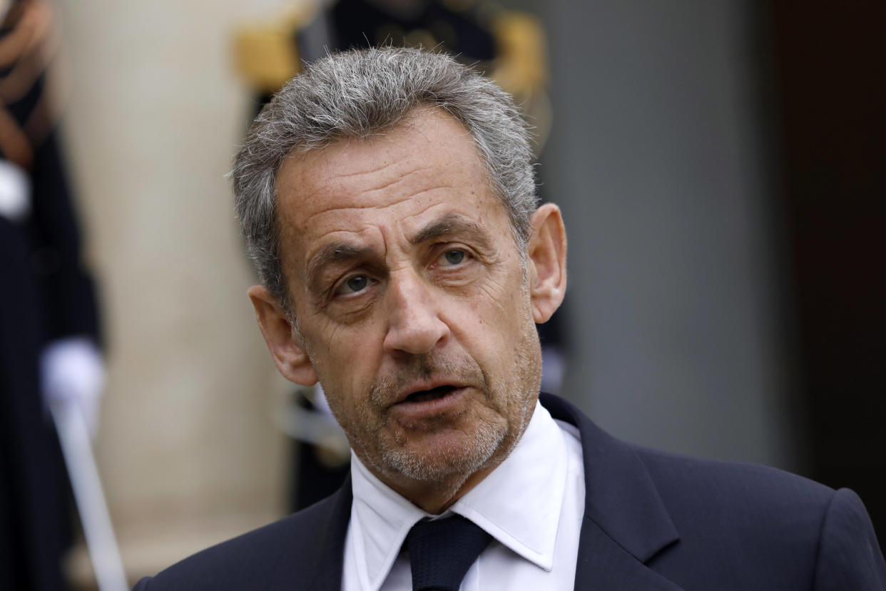 Législatives 2024 : une alliance LR-RN ? Sarkozy désavoue Ciotti mais ne voit pas le problème sur le fond (Nicolas Sarkozy, le 25 février 2022, sur le perron de l’Élysée après une rencontre avec Emmanuel Macron.)