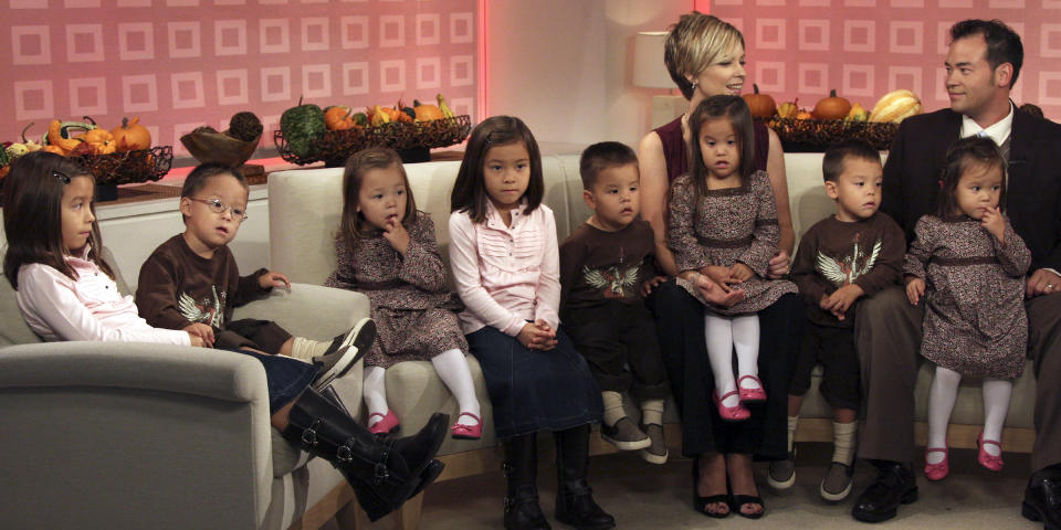 Kate Gosselin, John Gosselin, and their 8 children on TODAY on October 2, 2007. (Heidi Gutman / NBCUniversal via Getty Images)