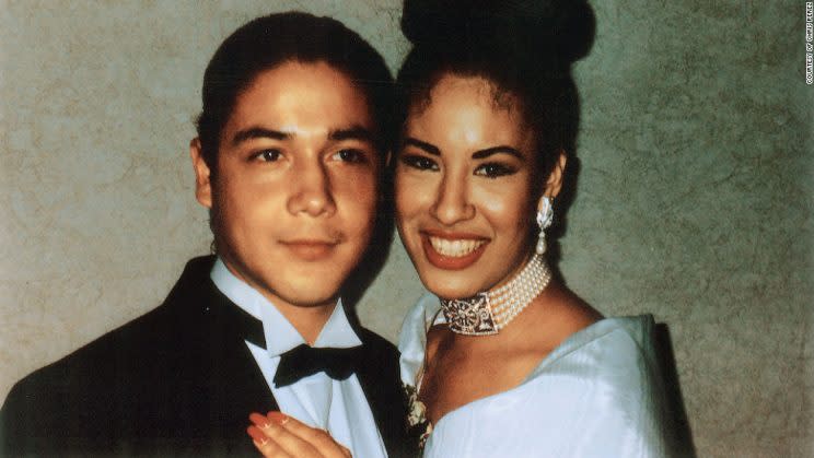 Selena y Chris Pérez