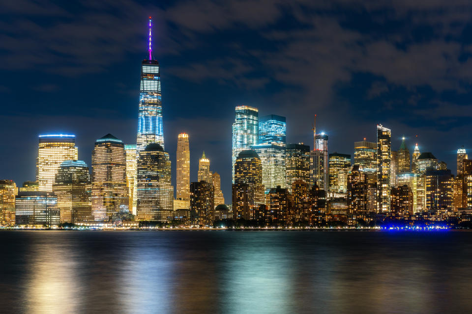 Imagen nocturna de los rascacielos de Nueva York, símbolo del poder y el dinero en EEUU (Foto:Getty)