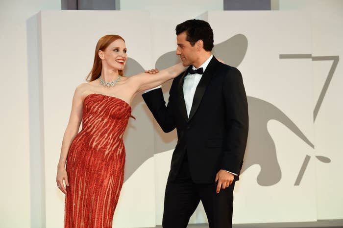 Jessica Chastain (L) and Oscar Isaac on the red carpet