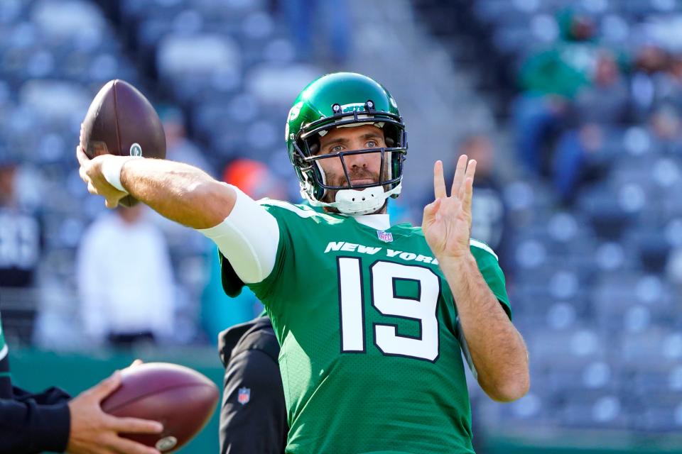 New York Jets quarterback Joe Flacco (19) throws during warmups before facing the Miami Dolphins at MetLife Stadium on Sunday, Nov. 21, 2021. 