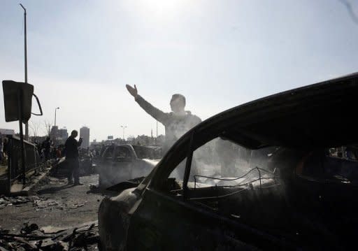 Equipos de rescate sirio en el lugar de la explosión, este 21 de febrero de 2013 en el centro de Damasco.