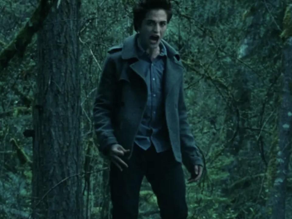 Edward hissing with mouth open while hunting in "Twilight"