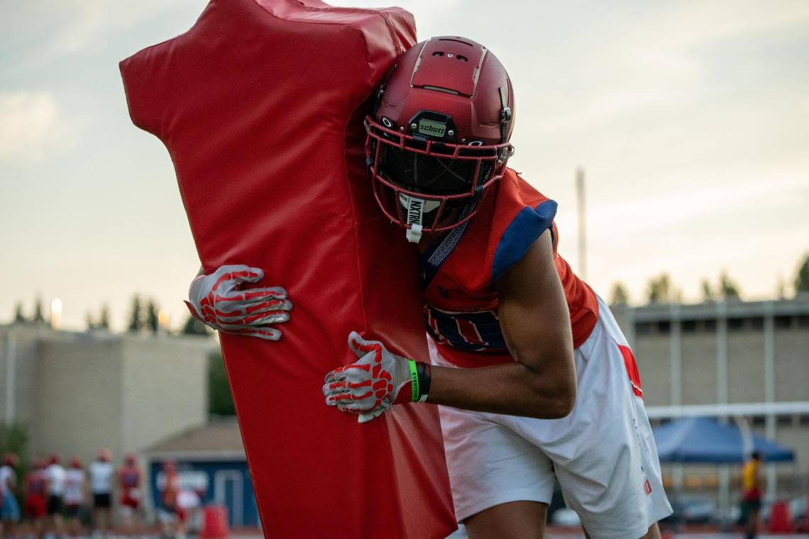 Kennedy Catholic Maclane Watkins works on his defense during practice at the high school in Burien, Wash. on Wednesday Aug. 17, 2022.