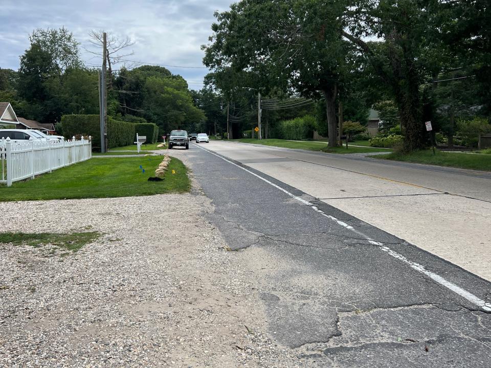 street outside of round swamp farm