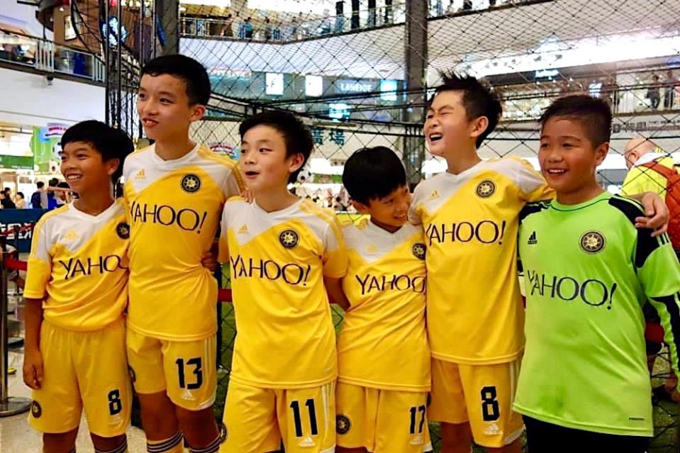 Chen Jinyi (2nd from right) played for Sun Pegasus Youth Army in 2014. Among his partners at that time were Yan Aotian (1st from right) and Ma Wenzheng (3rd from left).  (Photo: Chen Zhikang Cow13oy Support Club)