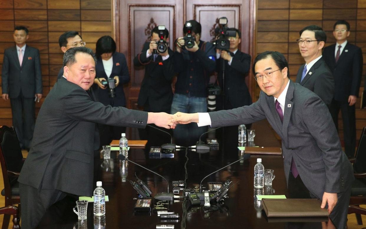 The announcement followed preliminary talks on Thursday between South Korean Unification Minister Cho Myoung-gyun, right, and his North Korean counterpart Ri Son Gwon - AFP