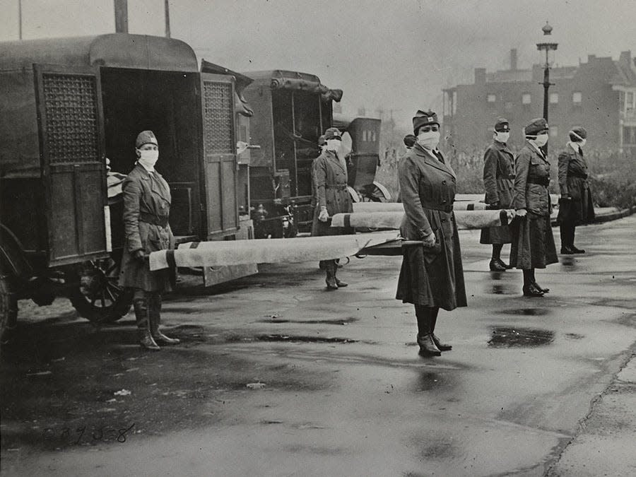 Ambulance, red cross, 1918 flu