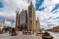 <p>Esta comunidad autónoma se mueve en los mismos parámetros. Son <strong>1.569 euros brutos </strong>al mes. (Photo by Raquel Maria Carbonell Pagola/LightRocket via Getty Images)</p> 