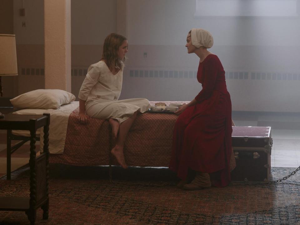 McKenna Grace and Madeline Brewer in ‘The Handmaid’s Tale’ (Hulu)