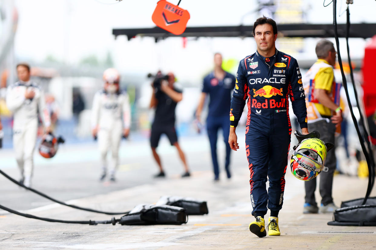 Checo Pérez tuvo una calificación difícil para el Gran Premio de España. (Photo by Dan Istitene - Formula 1/Formula 1 via Getty Images).