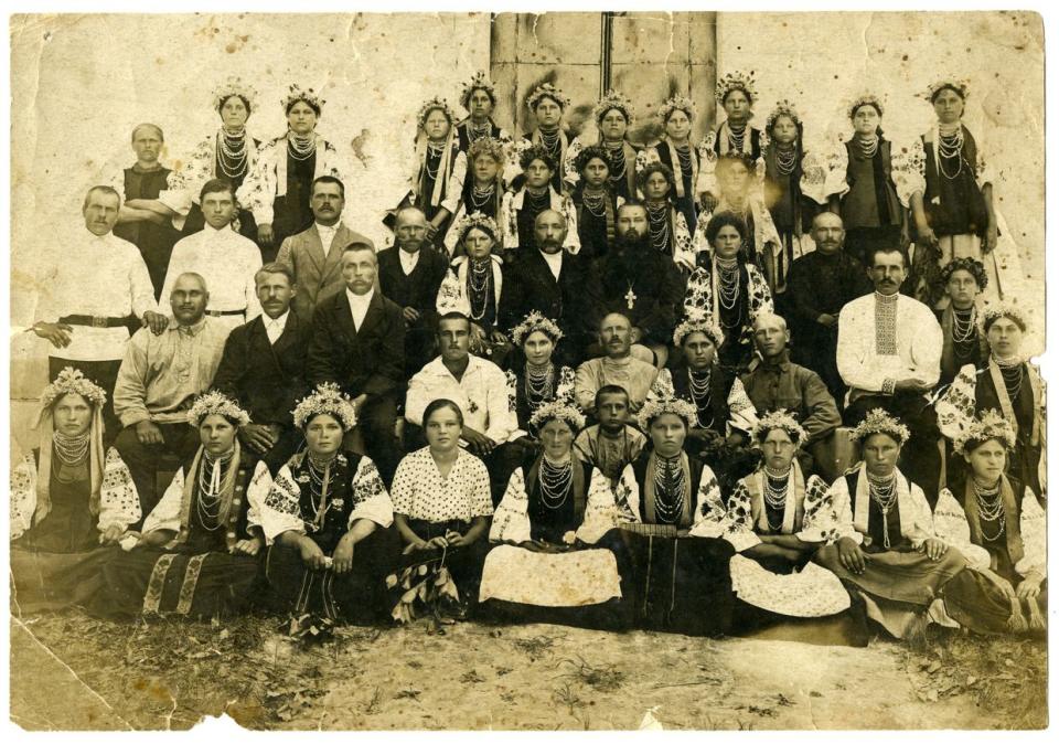 Village choir in Ukrainian traditional clothes in Chernihiv Oblast, Ukraine, beginning of the 20th century. (Ivan Honchar Museum Archive)