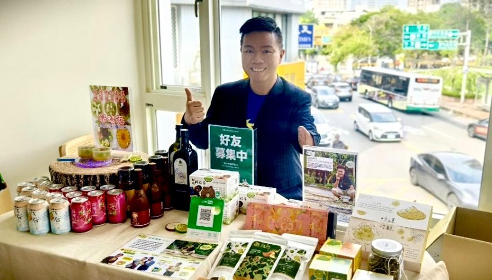 新竹網紅虎克船長表示：我們藉由品茶會來凝聚在地居民傳達虎克茶品牌故事。（圖/記者林照東翻攝）