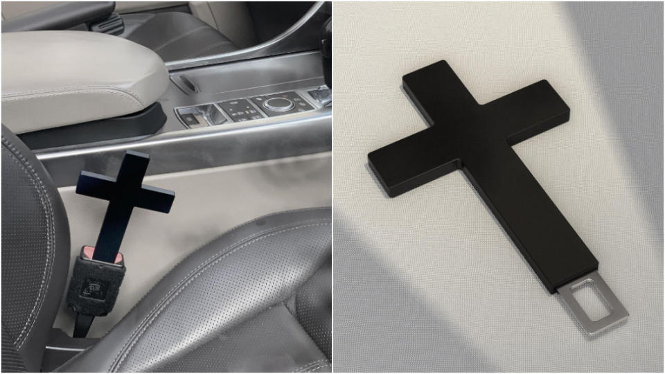 擅長惡趣味諷刺設計的Chairbox設計黑色十字架安全帶靜音扣。(圖片來源/ Chairbox)