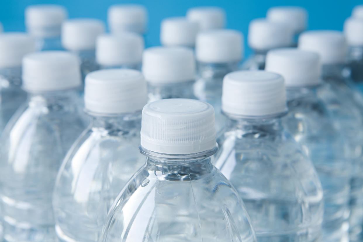 Si es hora de ahorrar ¿Por qué gastar tanto dinero en botellas de agua plástica?