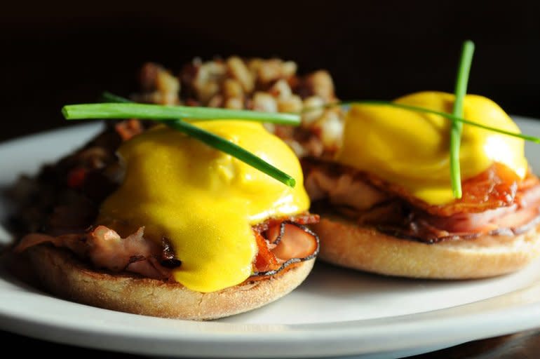 brunch eggs benedict