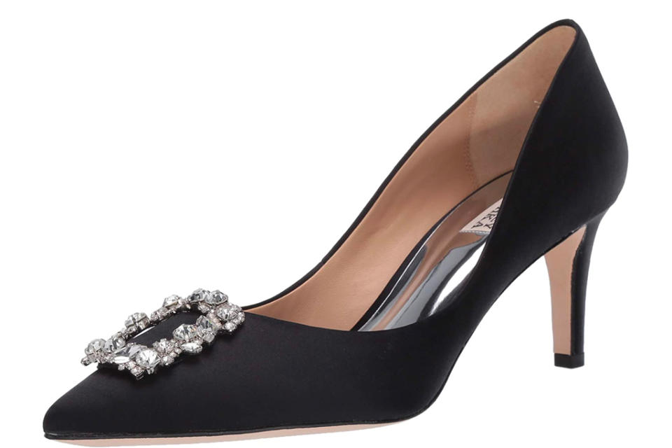 black heels, pumps, badgley mischka