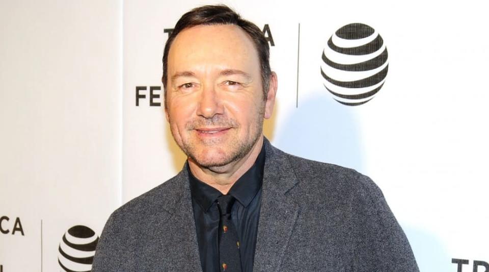 Kevin Spacey era la elección perfecta y mucho más ahora que lo conocemos engañando a diestra y siniestra desde su rol de Frank Underwood en “House of Cards”.