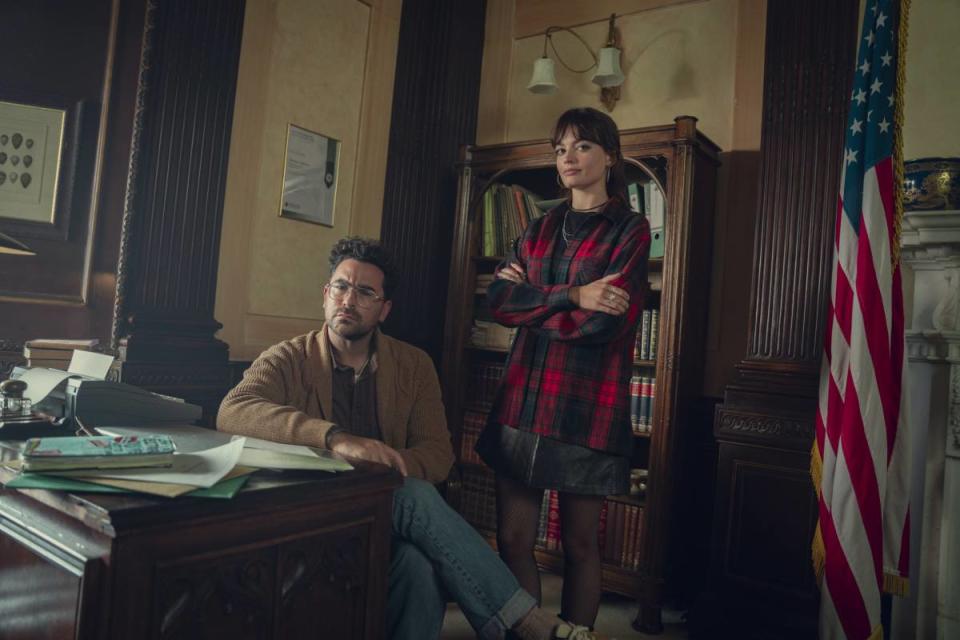 Dan Lee entra a la última temporada de Sex Education como el maestro Thomas Molloy, quien enseña a Maeve en EUA. (Foto: Netflix)