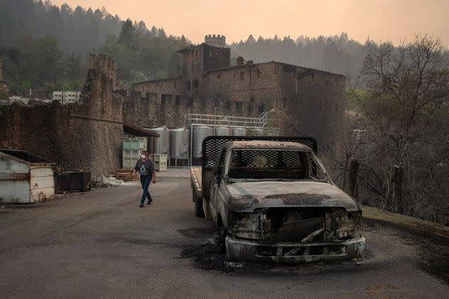 <p>Une annexe du vignoble Castello di Amorosa ravagé par l'incendie du Glass Fire, en Californie. </p>