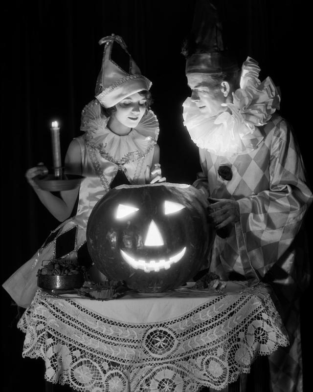 These vintage Halloween decorations will take you back in time