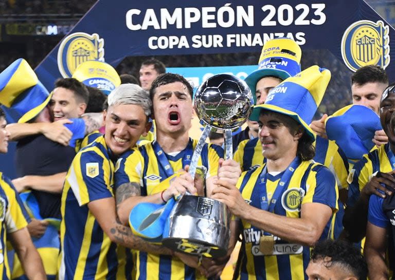 Rosario Central celebra un título muy especial, con puntos altos en el circuito colectivo y de la mano del DT Miguel Ángel Russo