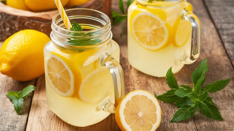 glasses of lemonade and fresh lemons