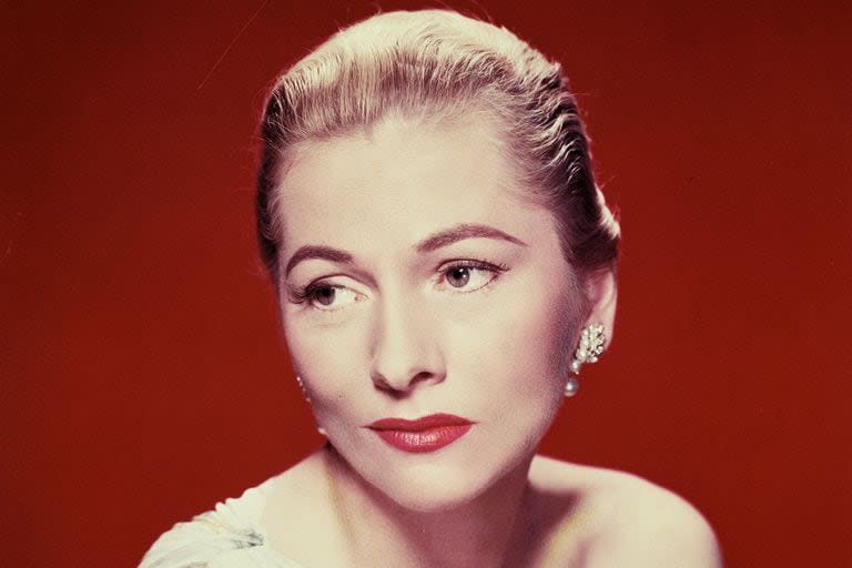 Joan Fontaine, la diva de Hollywood que odiaba a su hermana y adoptó a una niña que huyó de su lado igual que su hija biológica