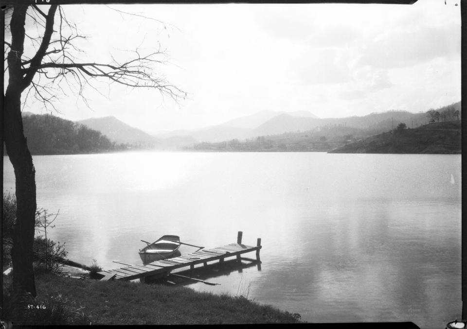 This image by George Masa of Lake Junaluska exudes a sense of peace.