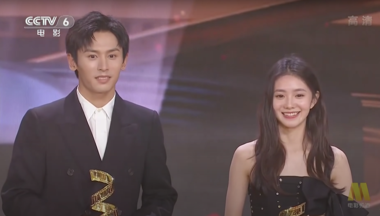 Word Of Honour star Zhang Zhehan and Cliff Walkers actress Liu Haocun were crowned the most watched actors of the year in the 2021 Weibo Movie Awards Ceremony on Saturday (12 June 2021)