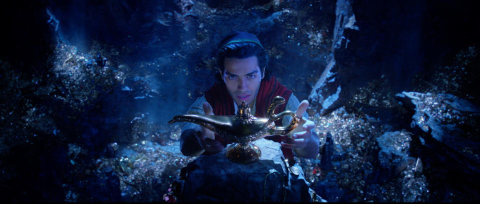 Mena Massoud spielt in der Realverfilmung den Straßenjungen Aladdin. (Bild: Disney)