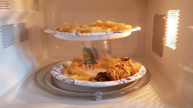 Evenly Heat 2 Plates Of Microwave Food With A Simple Yet Clever Hack