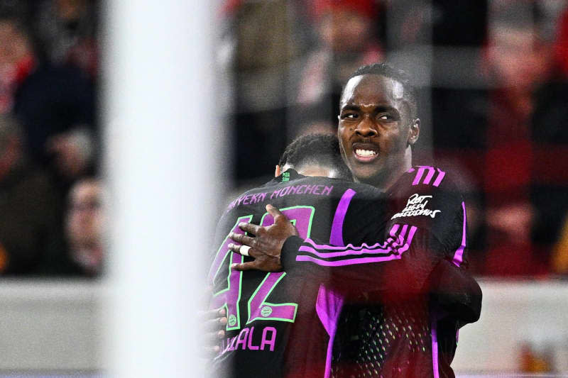 Freiburg's Christian Guenter (R) celebrates scoring his side's first goal with teammate Jamal Musiala during the German Bundesliga soccer match between SC Freiburg and Bayern Munich at Europa-Park Stadium. Tom Weller/dpa