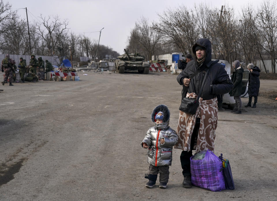 MARIUPOL, UKRAINE - MARCH 20: Civilians trapped in Mariupol city under Russian attacks, are evacuated in groups under the control of pro-Russian separatists, through other cities, in Mariupol, Ukraine on March 20, 2022. (Photo by Stringer/Anadolu Agency via Getty Images)