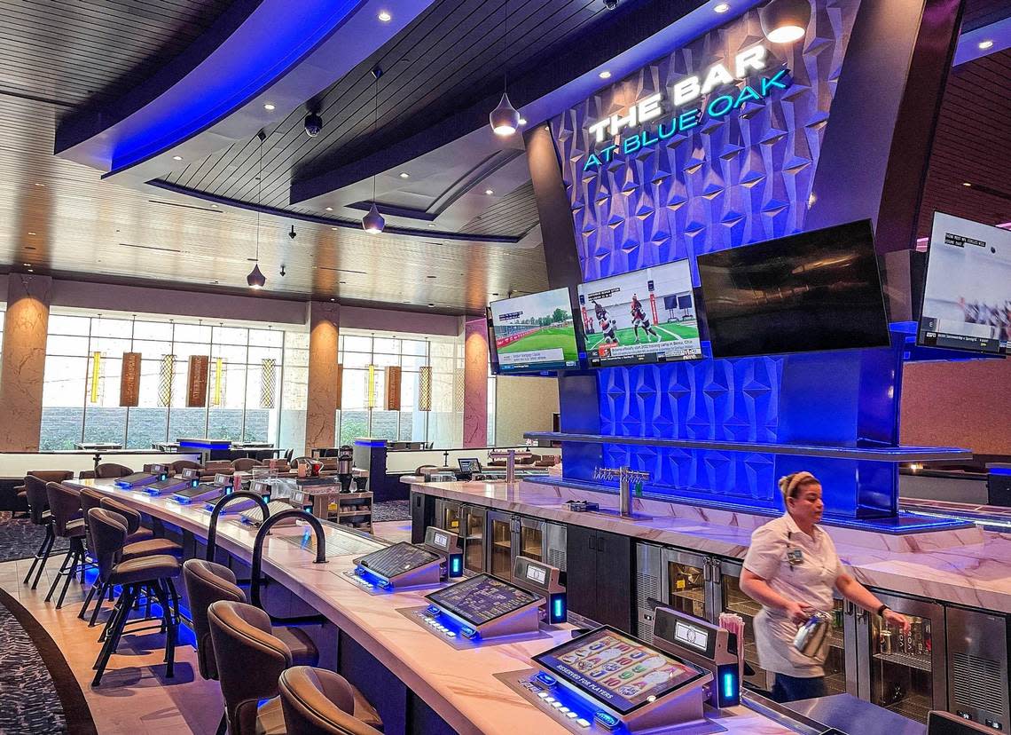 The bar at the Blue Oak Grille restaurant doesn’t have alcohol but does have game machines that players can use while eating their lunch at the new Table Mountain Casino.