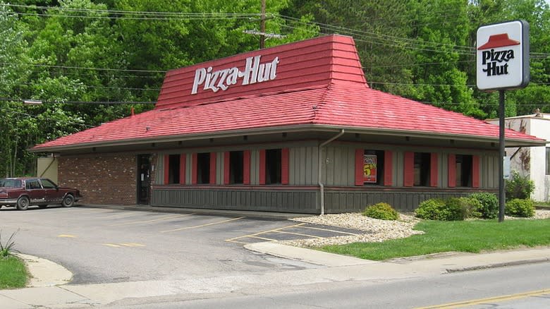 old Pizza Hut storefront